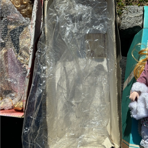 Vintage 1987 Porcelain Bride Doll - Picture 2 of 5